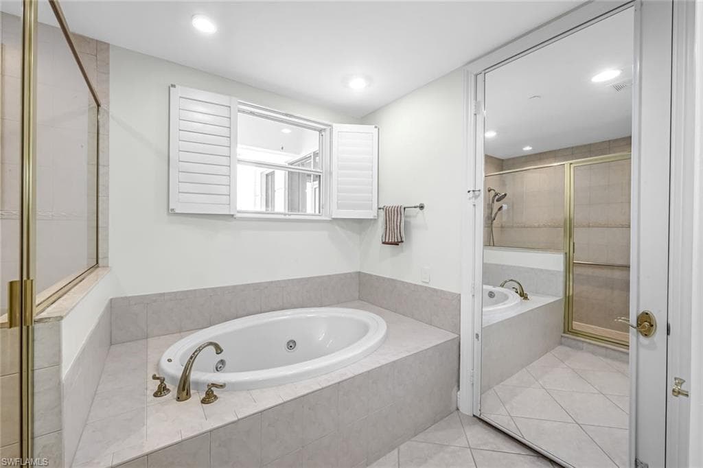 510 Avellino Isles Cir 2-202, Naples, FL 34119-16