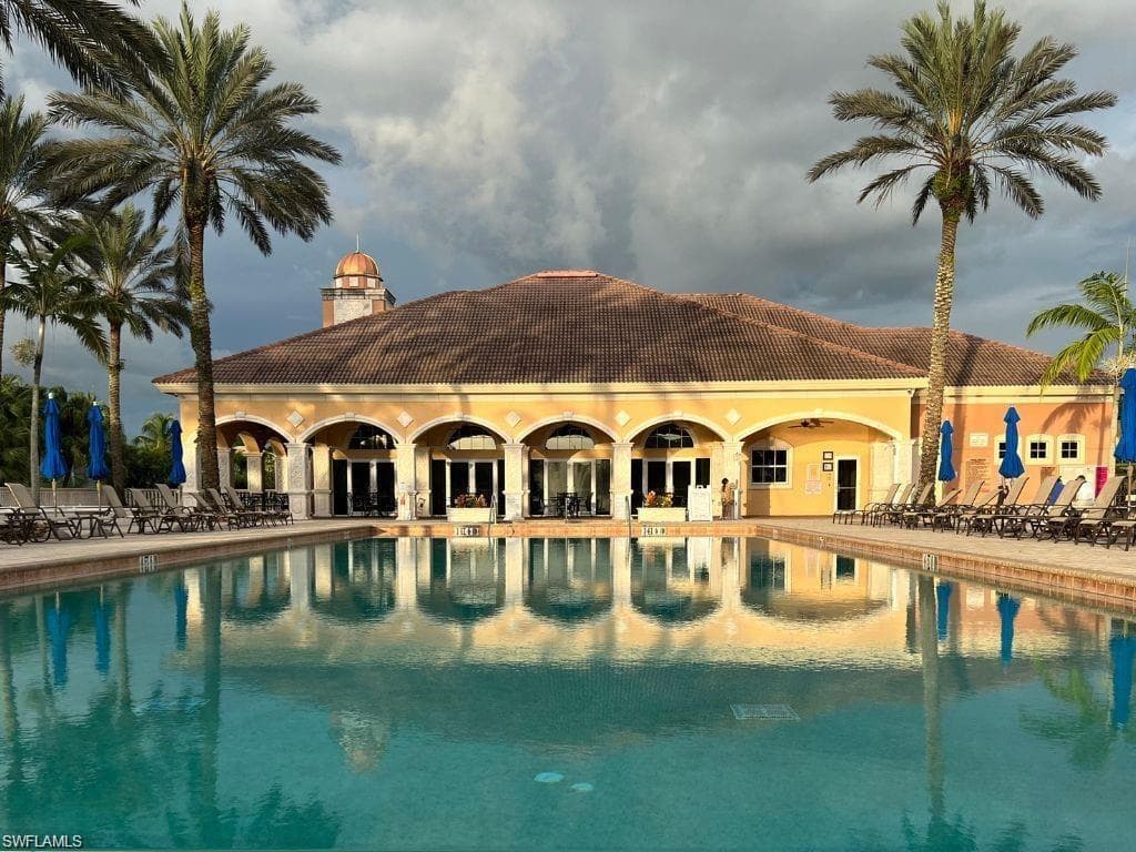 510 Avellino Isles Cir 2-202, Naples, FL 34119-29