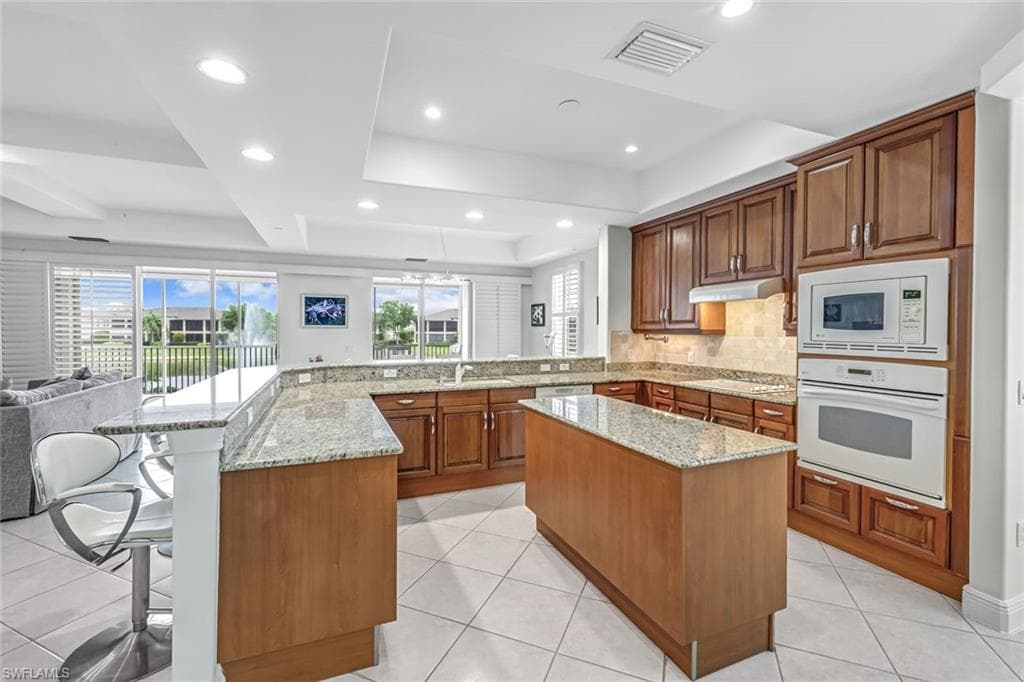 510 Avellino Isles Cir 2-202, Naples, FL 34119-6