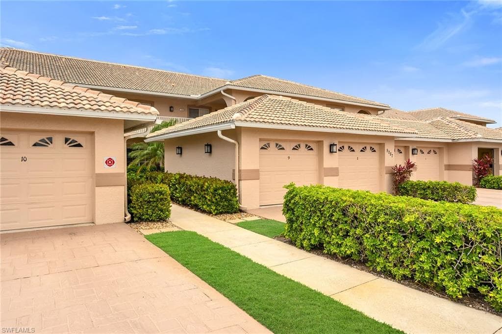 9087 Michael Cir 9, Naples, FL 34113-33