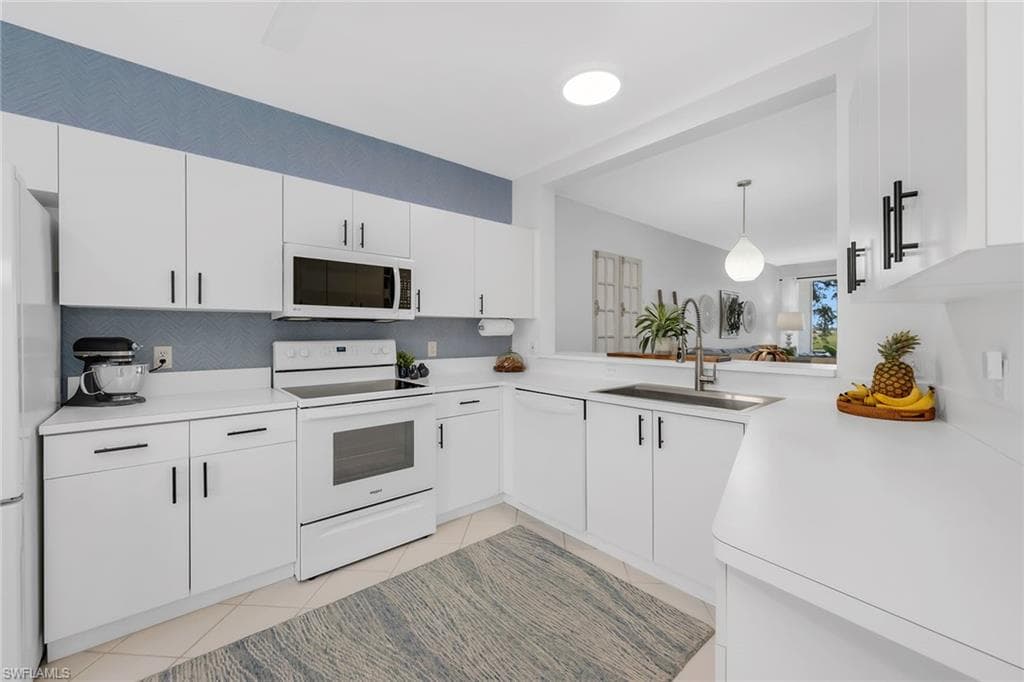 9087 Michael Cir 9, Naples, FL 34113-3