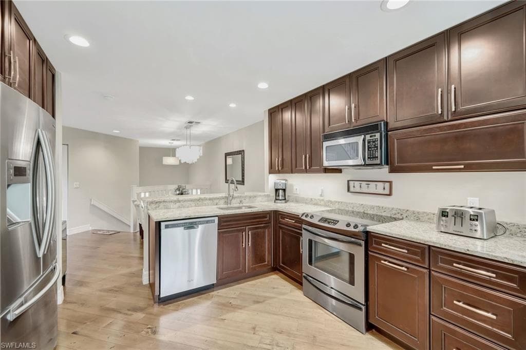 27105 Oakwood Lake Dr, Bonita Springs, FL 34134-8