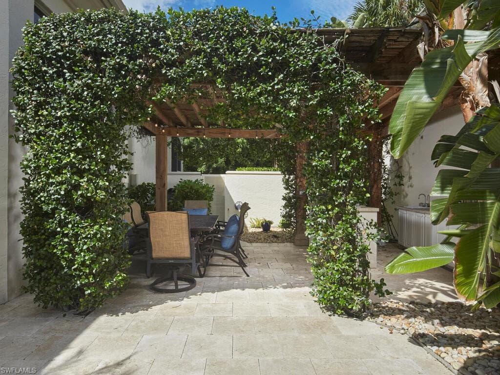 1267 Grand Isle Ct, Naples, FL 34108-15