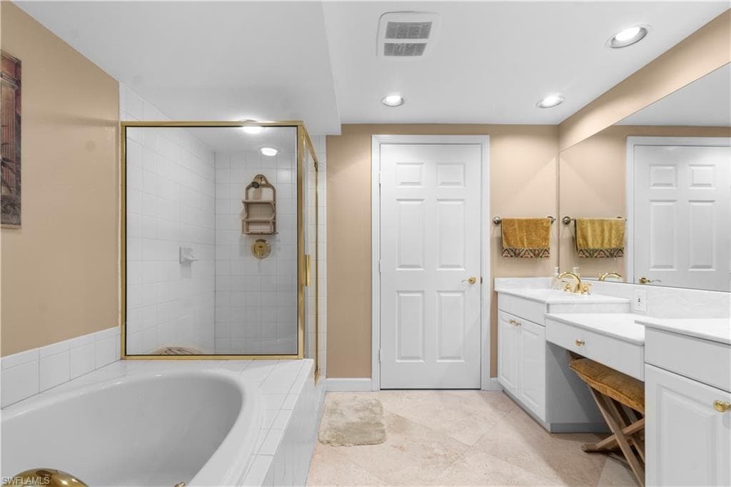 7117 Pelican Bay Blvd 402, Naples, FL 34108-8