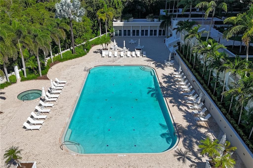 7117 Pelican Bay Blvd 402, Naples, FL 34108-20