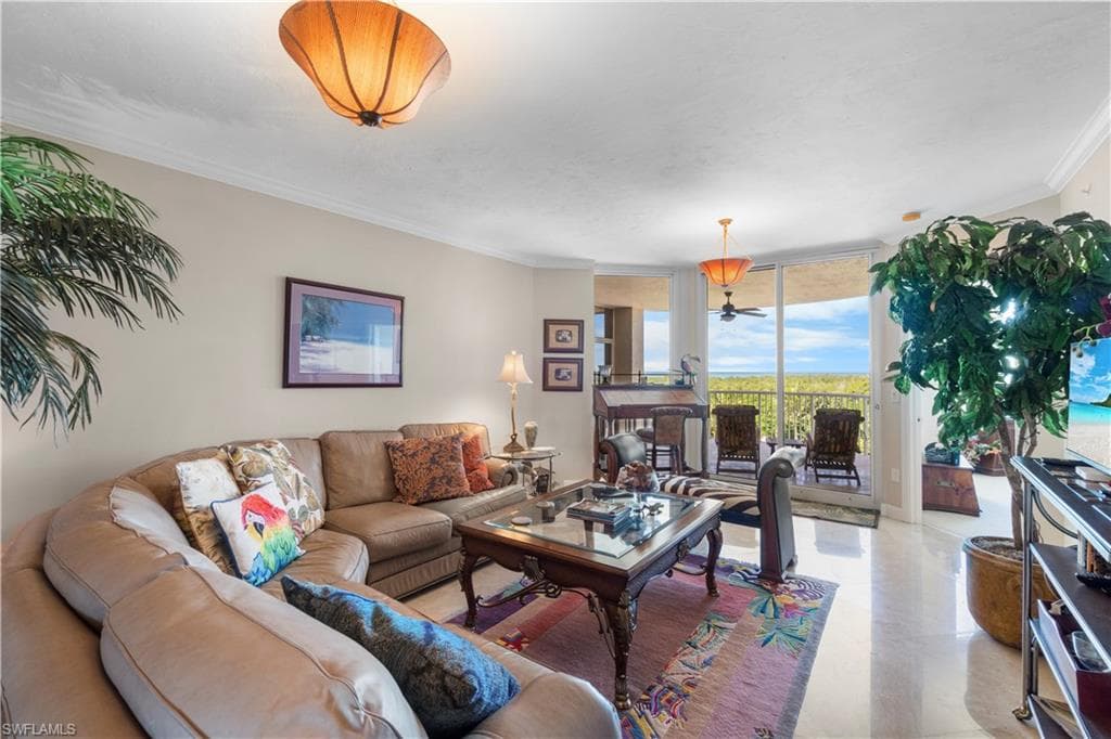 7117 Pelican Bay Blvd 402, Naples, FL 34108-2