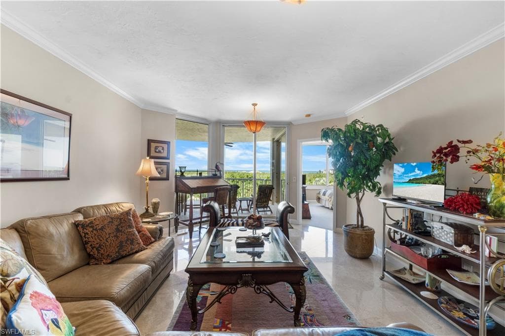 7117 Pelican Bay Blvd 402, Naples, FL 34108-3