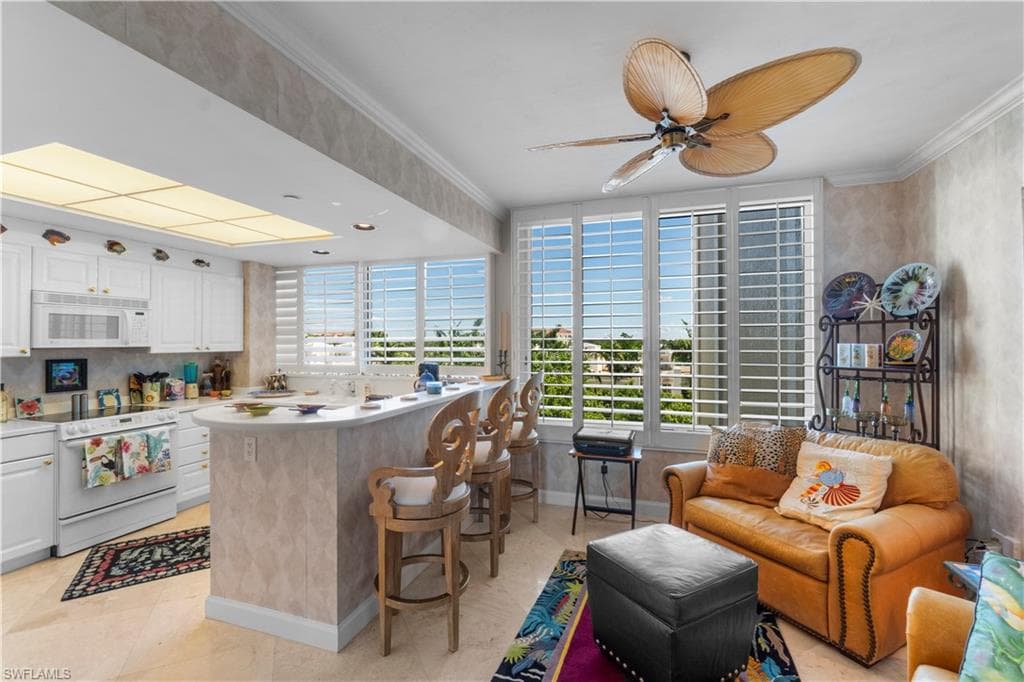 7117 Pelican Bay Blvd 402, Naples, FL 34108-4