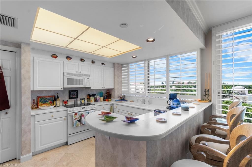 7117 Pelican Bay Blvd 402, Naples, FL 34108-5