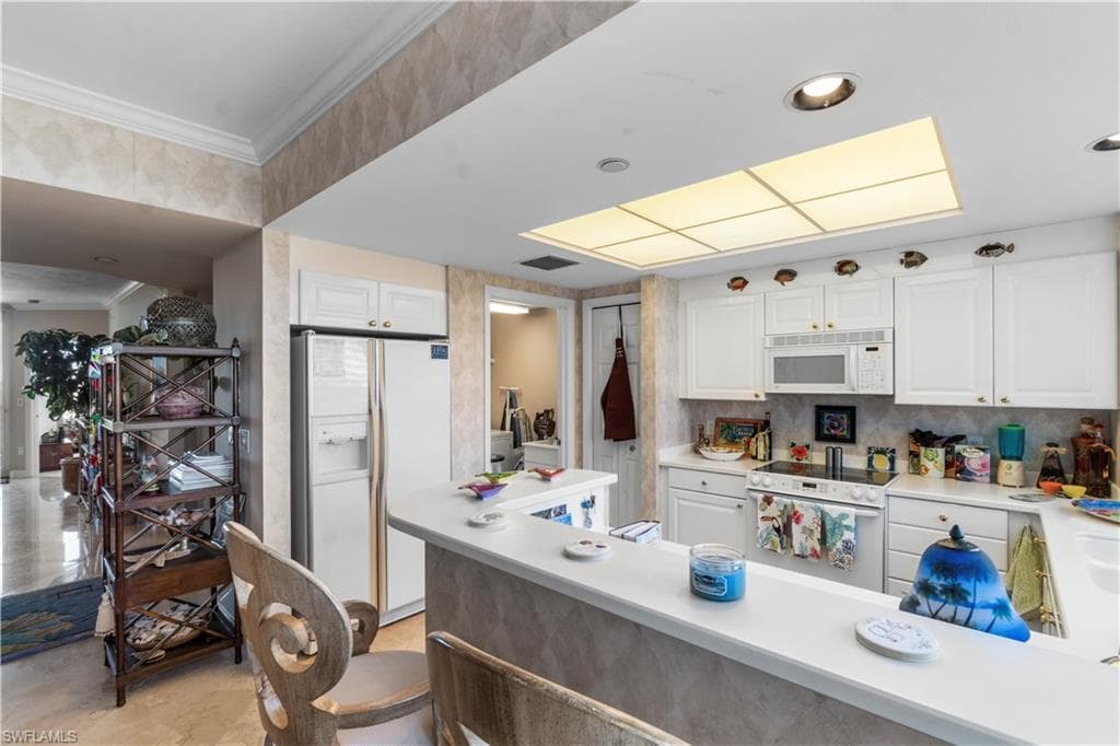 7117 Pelican Bay Blvd 402, Naples, FL 34108-6