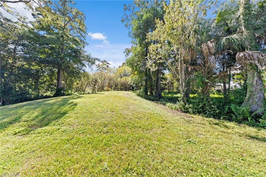 5234 Cherry Wood Dr, Naples, FL 34119-44