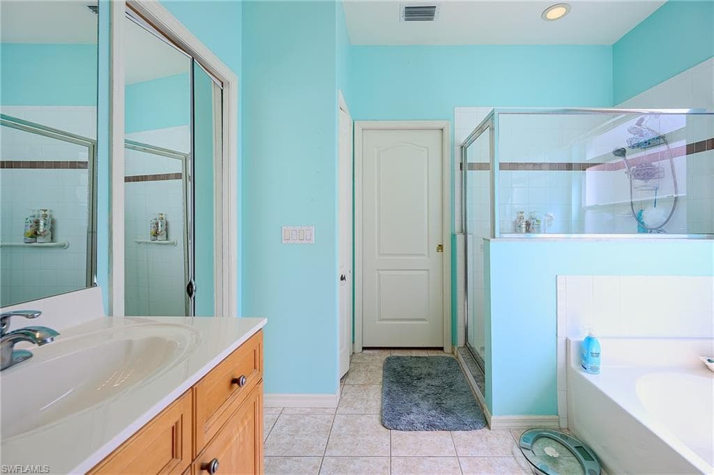1992 Crestview Way A95, Naples, FL 34119-15