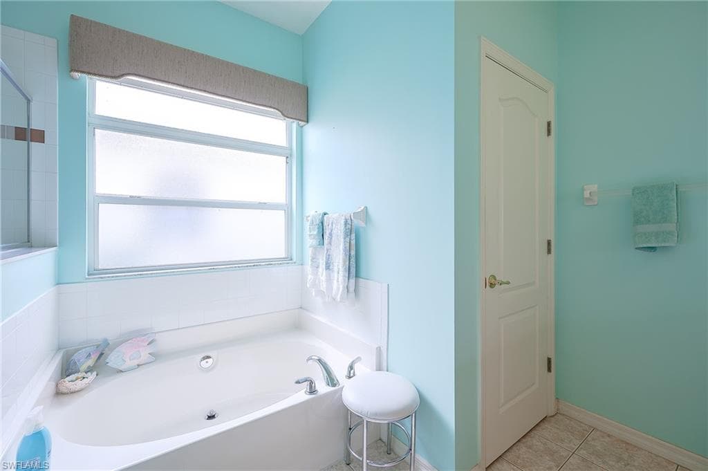 1992 Crestview Way A95, Naples, FL 34119-17