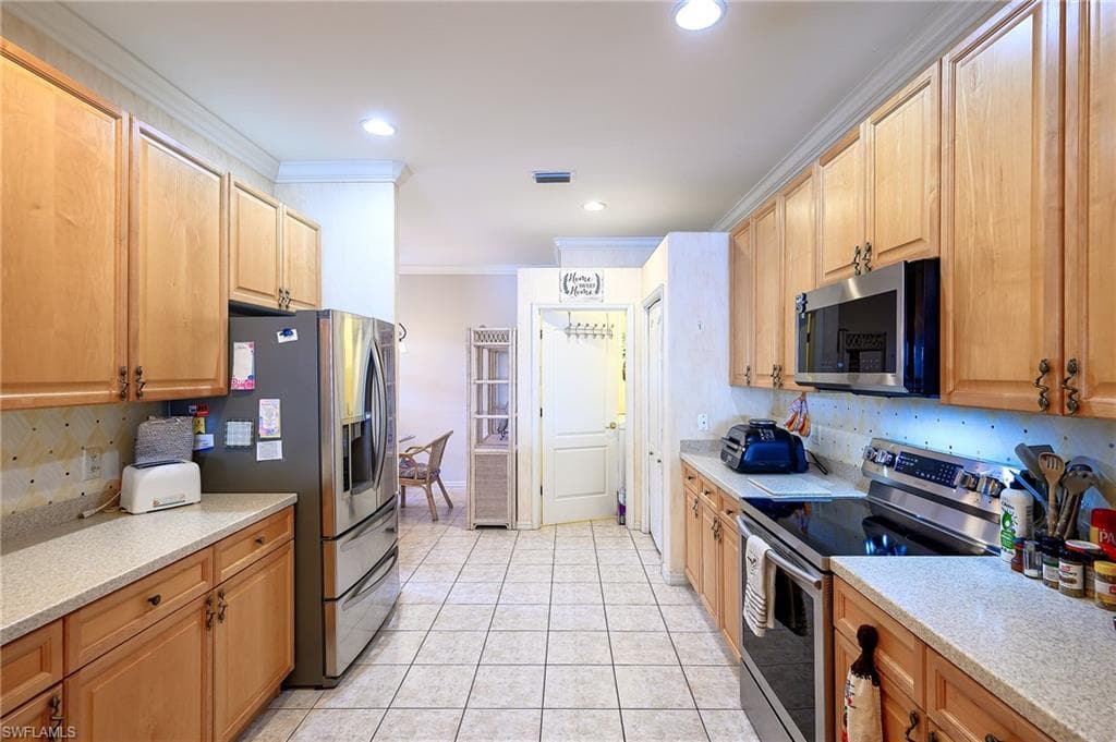 1992 Crestview Way A95, Naples, FL 34119-29