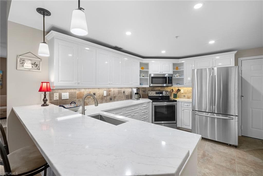 760 Waterford Dr 104, Naples, FL 34113-9