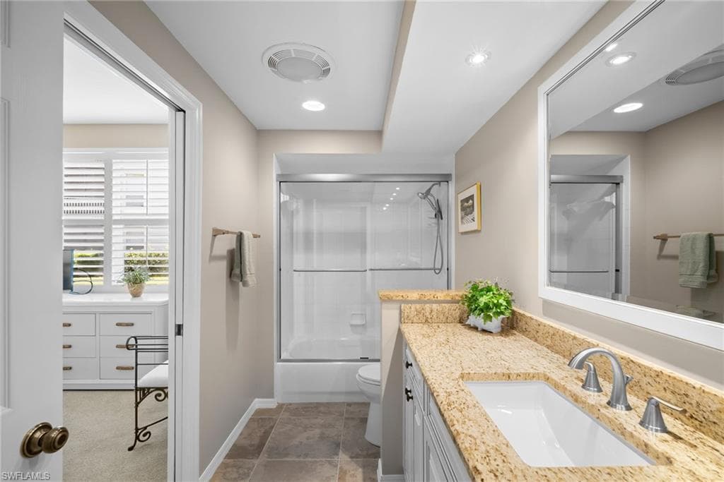 760 Waterford Dr 104, Naples, FL 34113-21