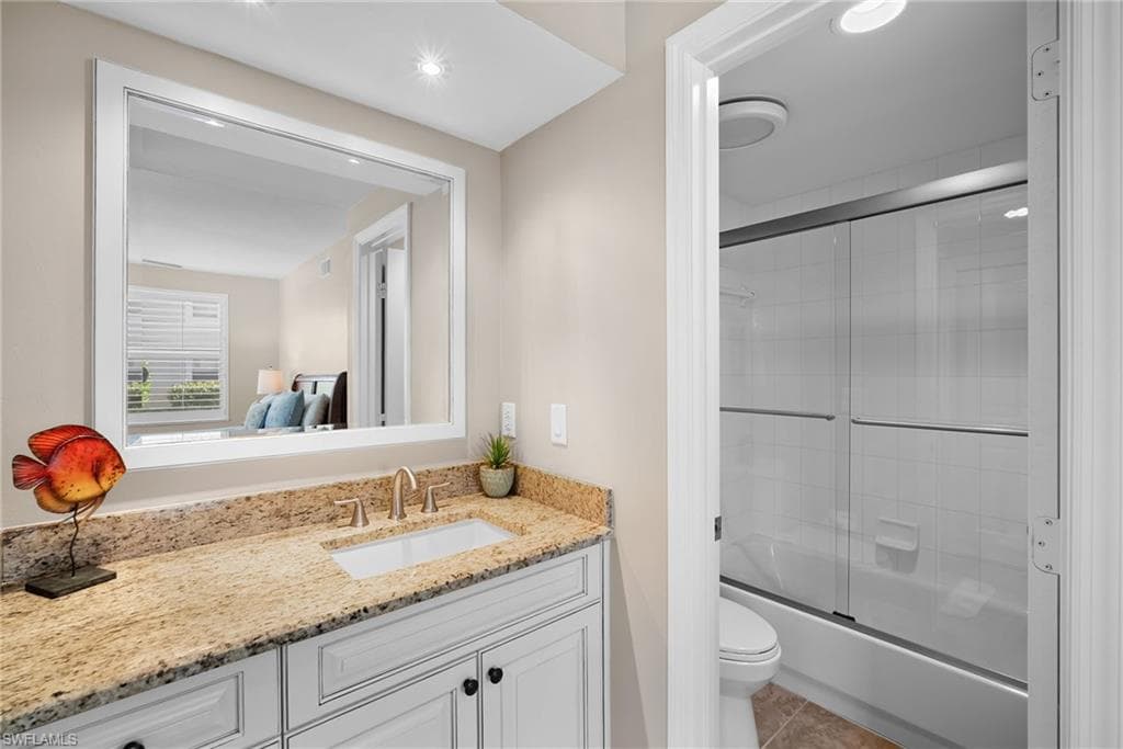 760 Waterford Dr 104, Naples, FL 34113-24