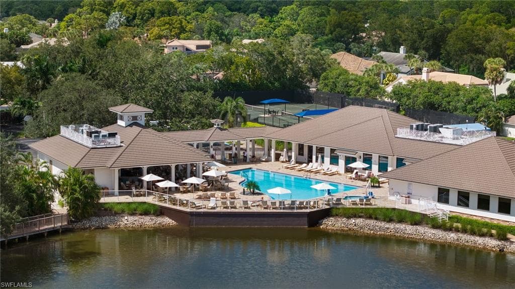 760 Waterford Dr 104, Naples, FL 34113-43