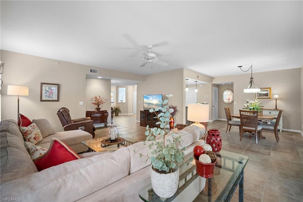 760 Waterford Dr 104, Naples, FL 34113-6