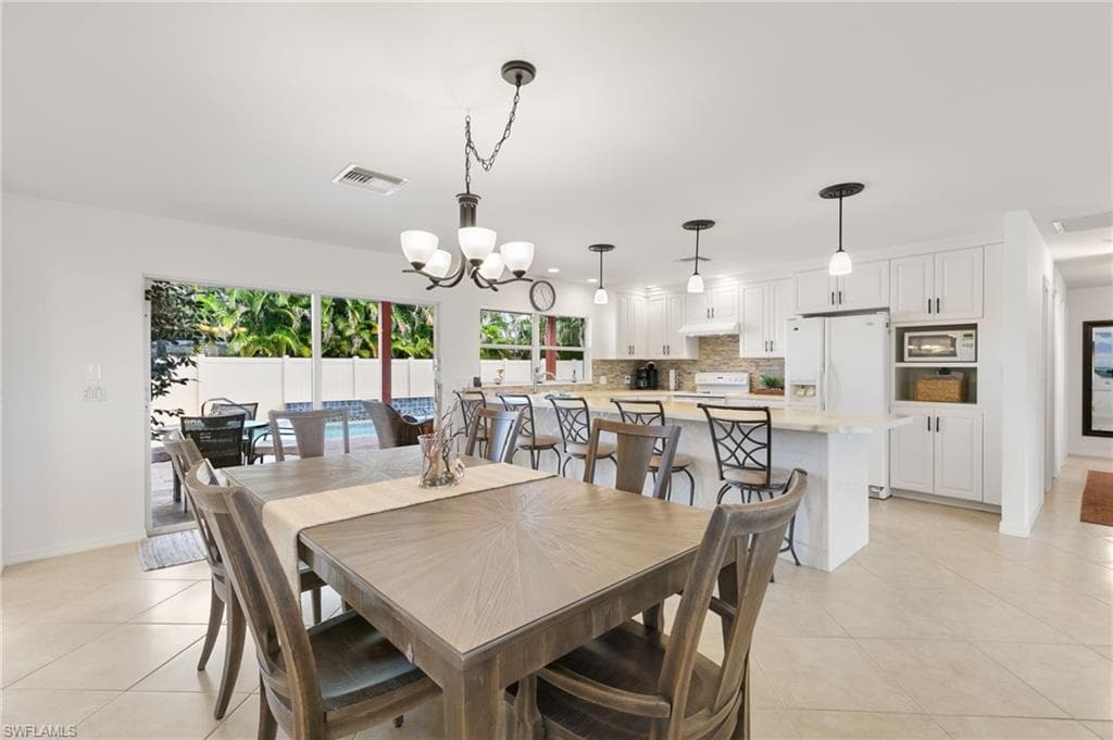 121 Bahama Ave, Marco Island, FL 34145-10