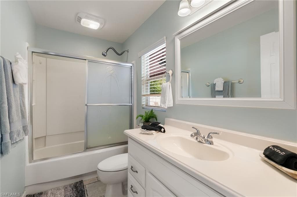 121 Bahama Ave, Marco Island, FL 34145-13
