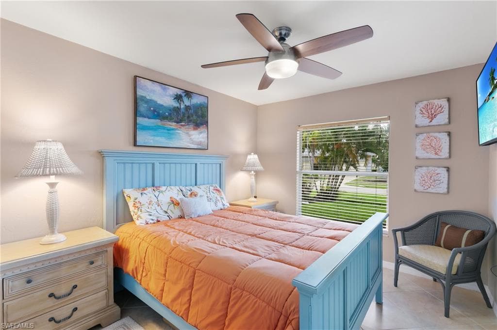 121 Bahama Ave, Marco Island, FL 34145-14