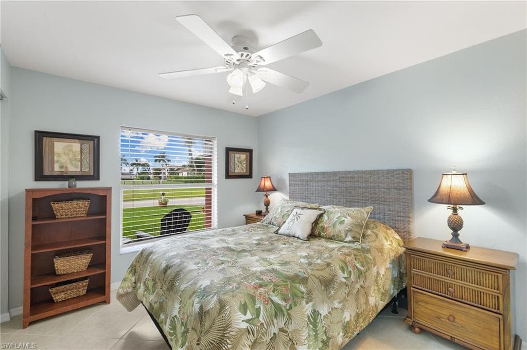121 Bahama Ave, Marco Island, FL 34145-15