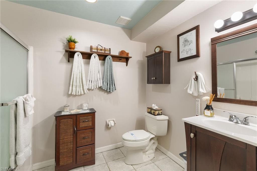 121 Bahama Ave, Marco Island, FL 34145-16