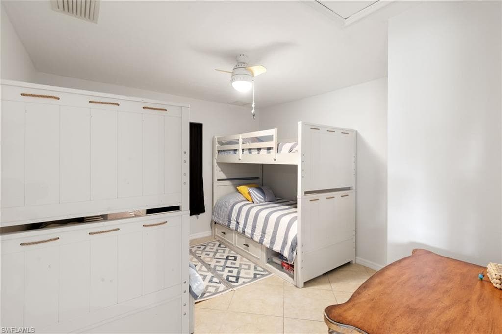 121 Bahama Ave, Marco Island, FL 34145-18