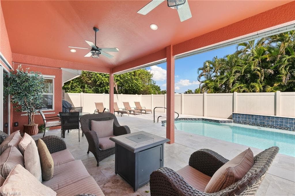 121 Bahama Ave, Marco Island, FL 34145-21