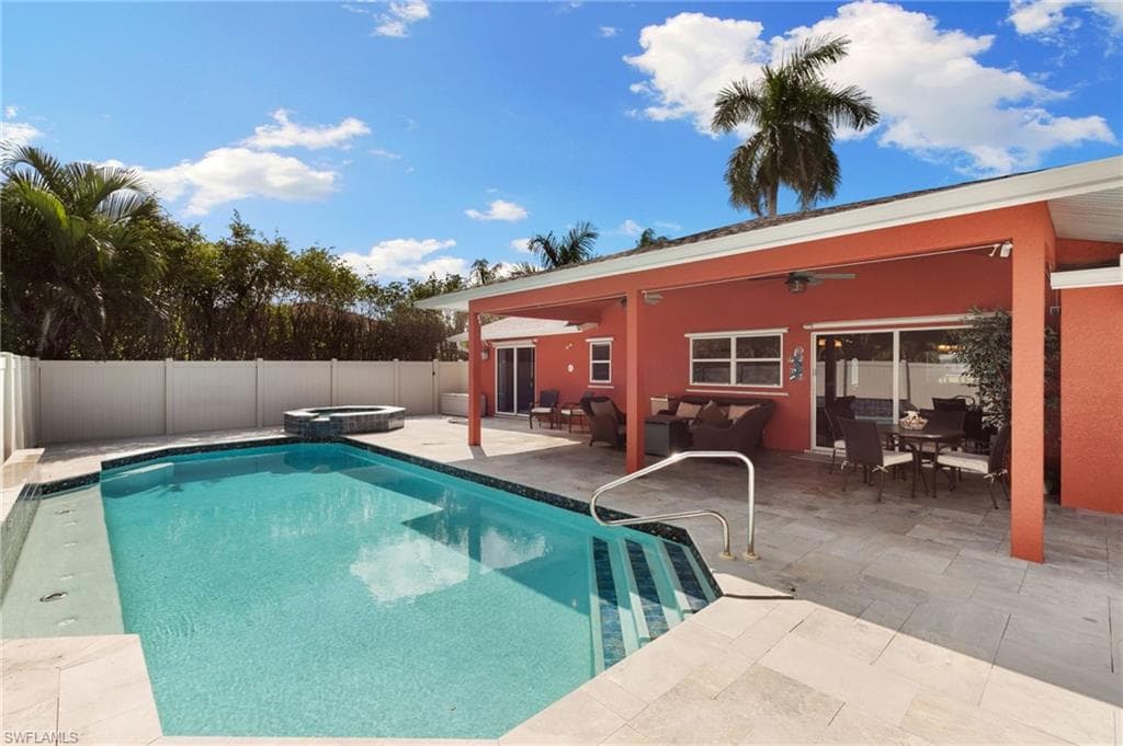 121 Bahama Ave, Marco Island, FL 34145-23