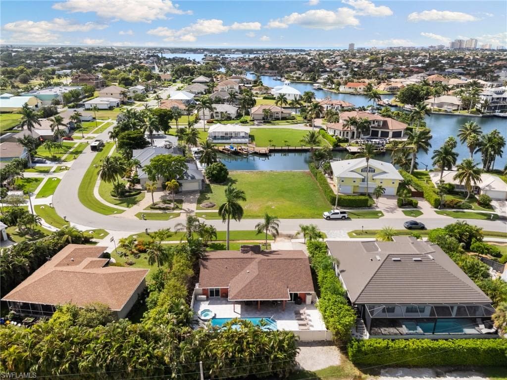 121 Bahama Ave, Marco Island, FL 34145-1