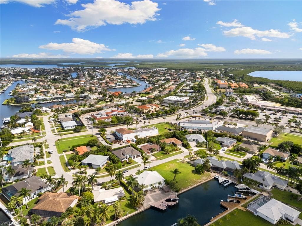 121 Bahama Ave, Marco Island, FL 34145-29