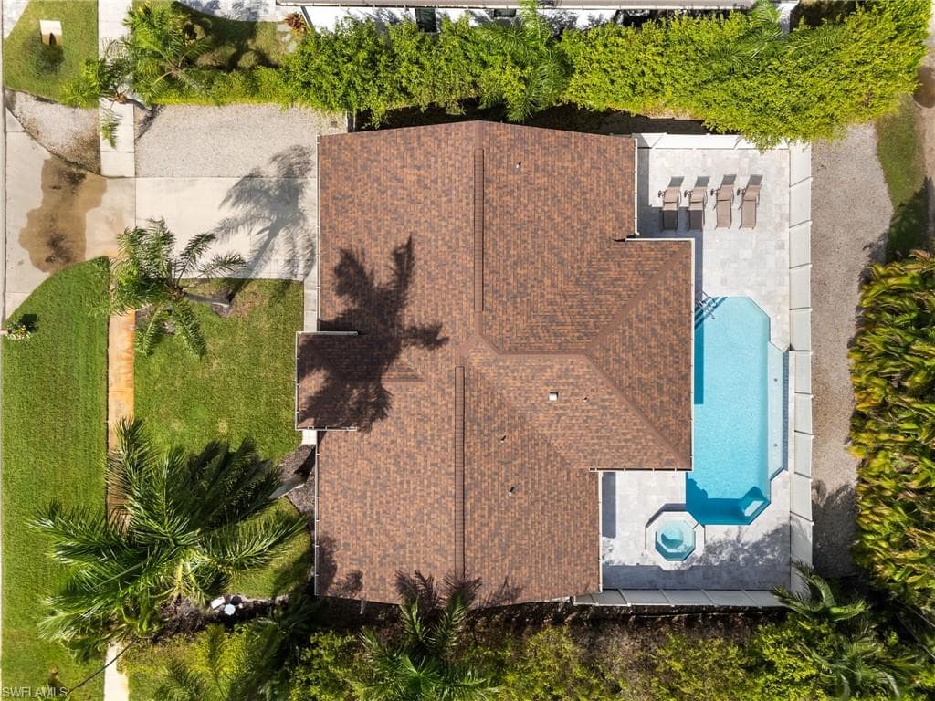 121 Bahama Ave, Marco Island, FL 34145-30