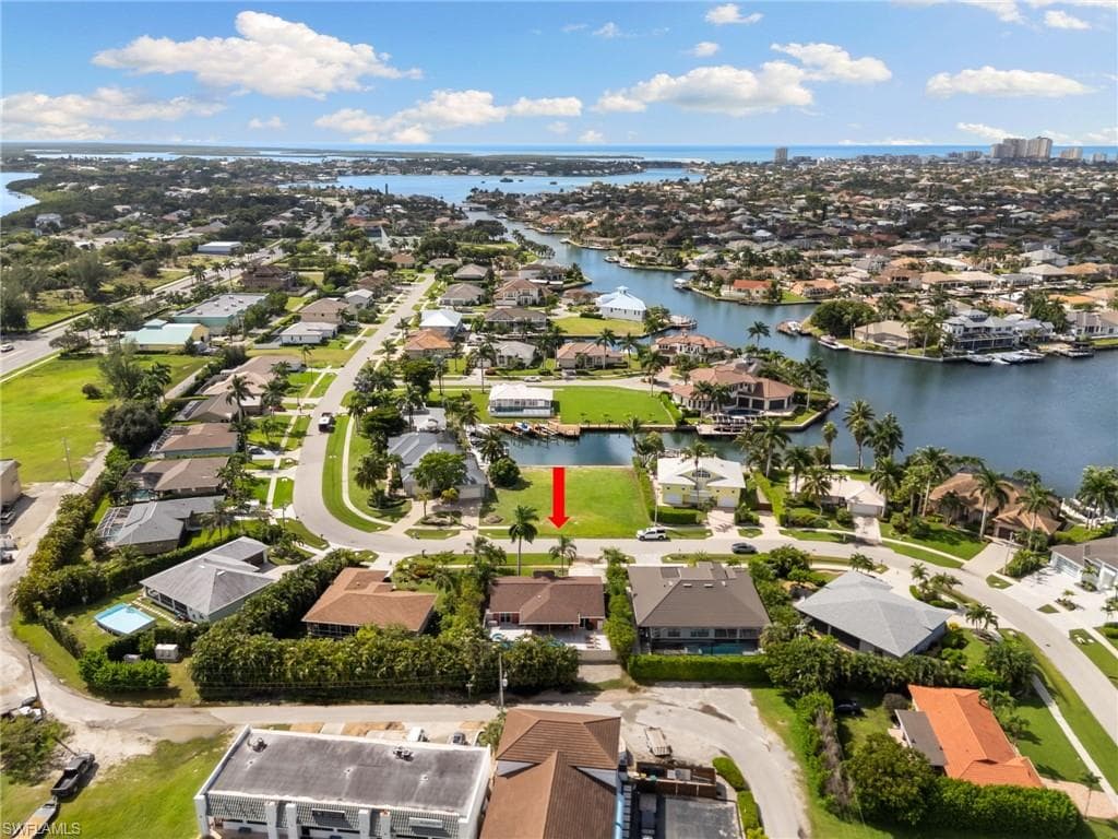 121 Bahama Ave, Marco Island, FL 34145-31