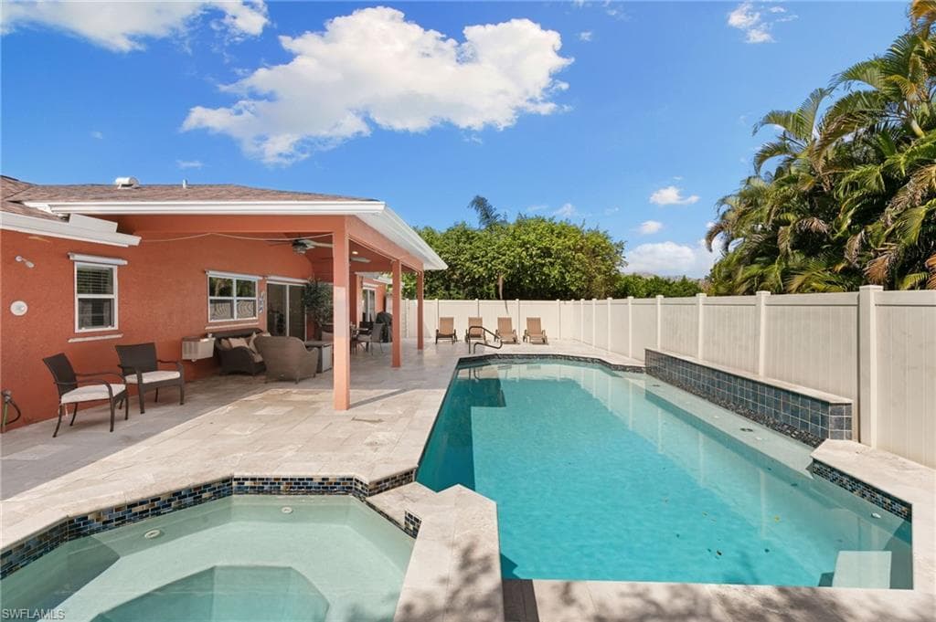 121 Bahama Ave, Marco Island, FL 34145-3