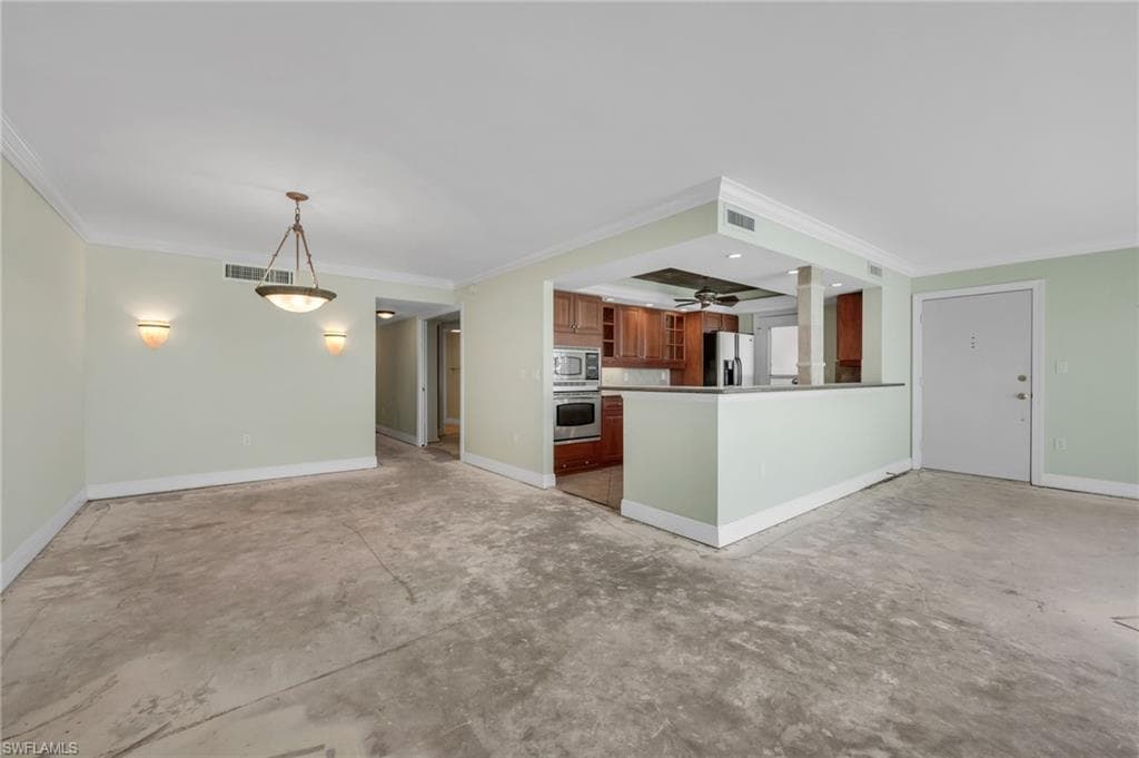 222 Harbour Dr 301, Naples, FL 34103-8