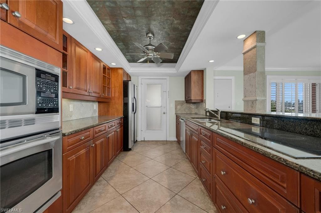 222 Harbour Dr 301, Naples, FL 34103-9