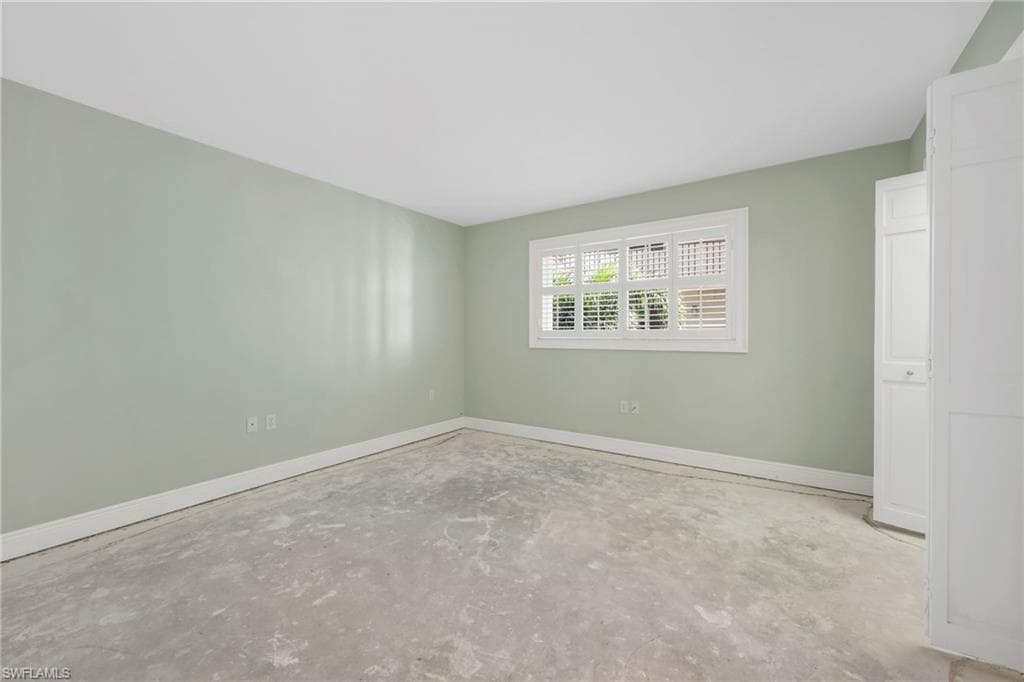 222 Harbour Dr 301, Naples, FL 34103-12