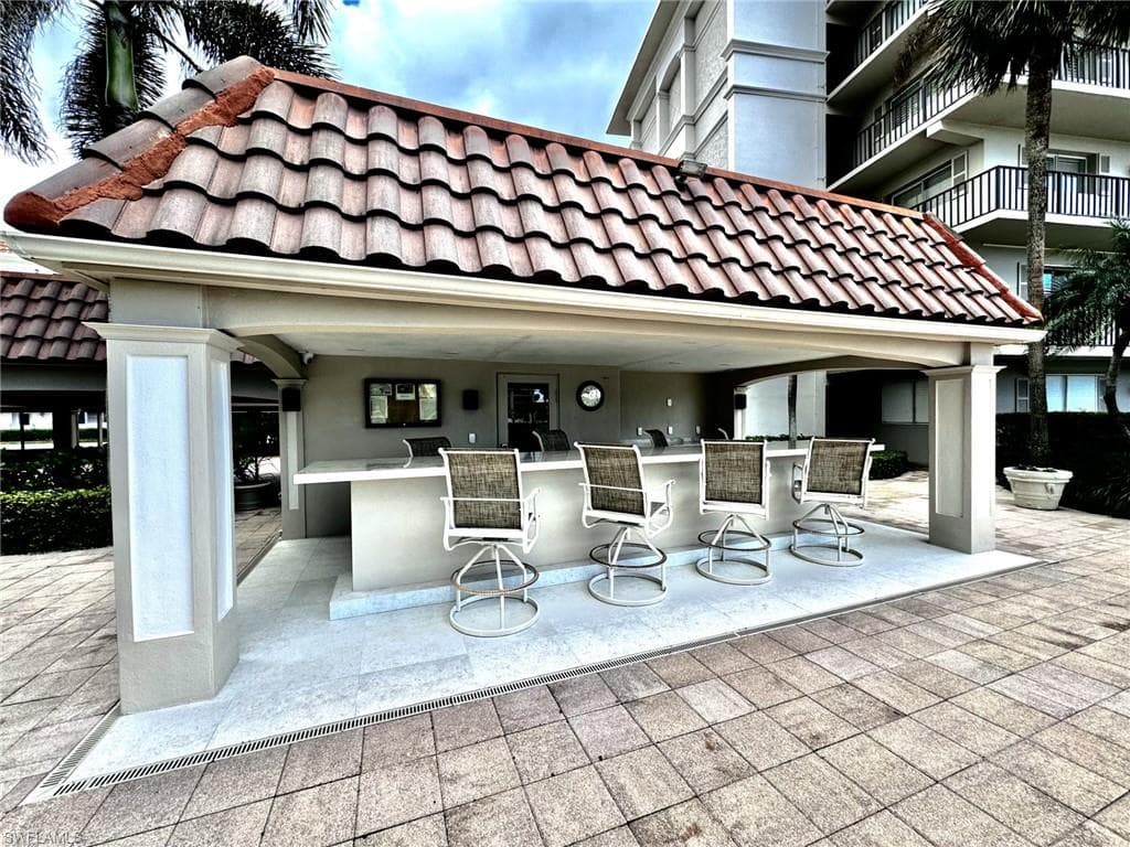 222 Harbour Dr 301, Naples, FL 34103-18