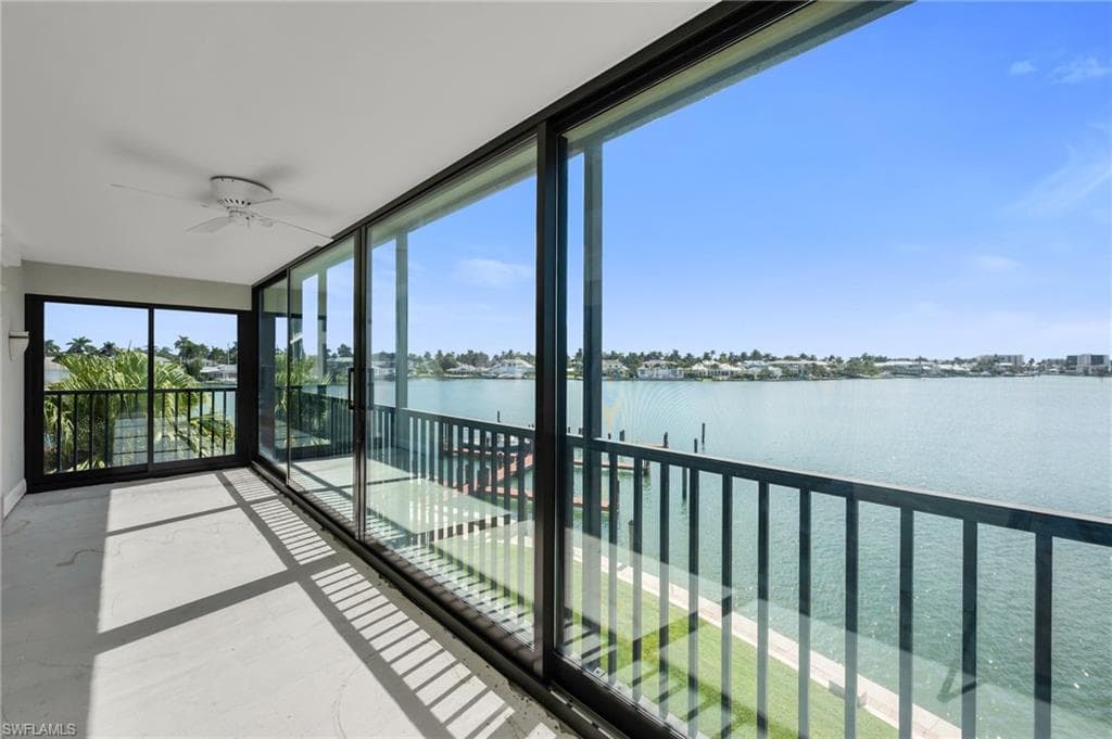 222 Harbour Dr 301, Naples, FL 34103-2