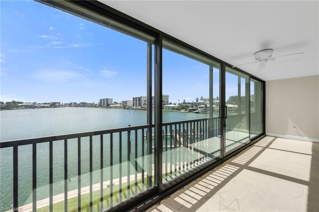 222 Harbour Dr 301, Naples, FL 34103-4