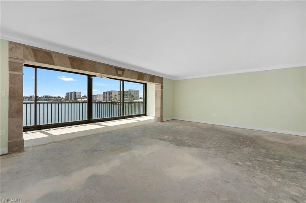 222 Harbour Dr 301, Naples, FL 34103-6