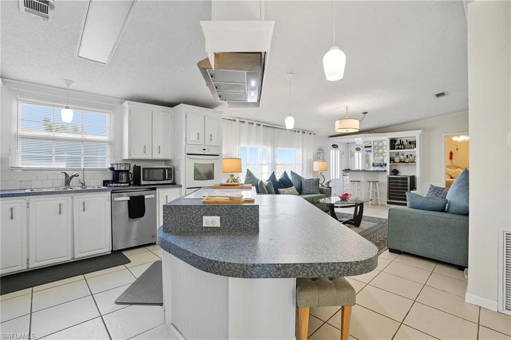 114 Audubon Rd, Naples, FL 34114-9