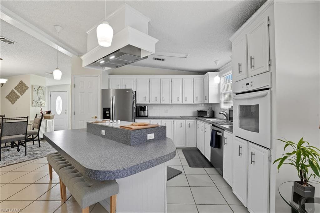 114 Audubon Rd, Naples, FL 34114-12