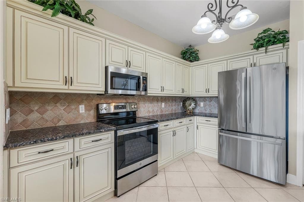 5650 Northboro Dr 102, Naples, FL 34110-8