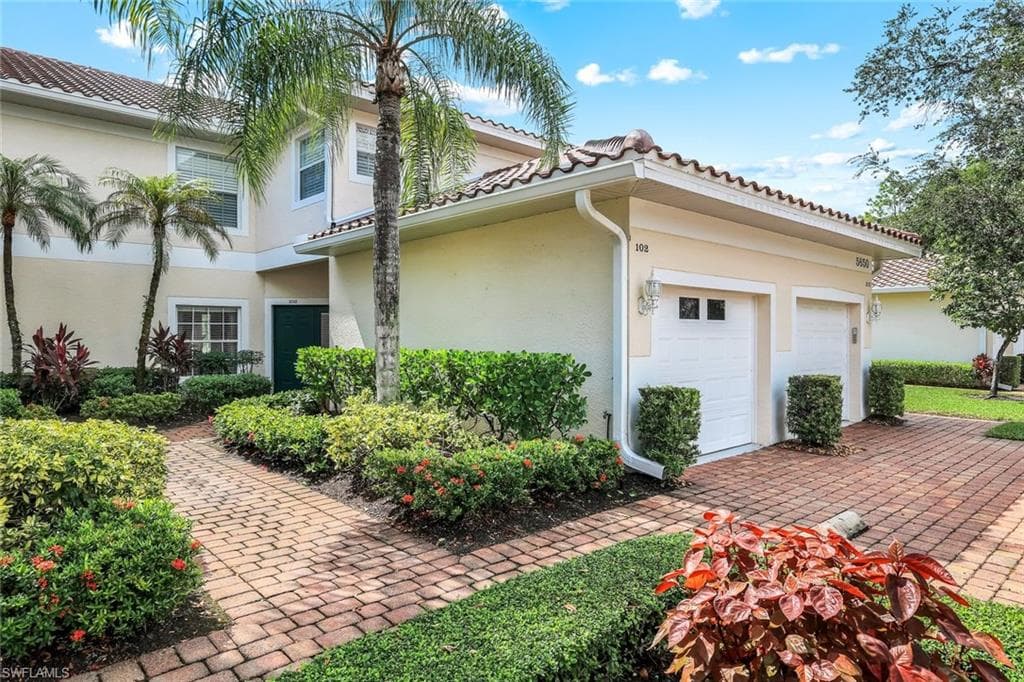 5650 Northboro Dr 102, Naples, FL 34110-1
