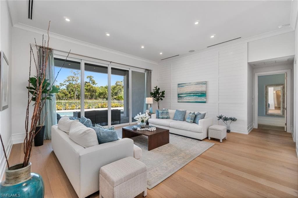 4467 Silver Fox Dr, Naples, FL 34119-8