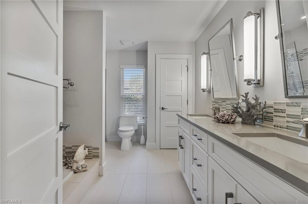 4467 Silver Fox Dr, Naples, FL 34119-29