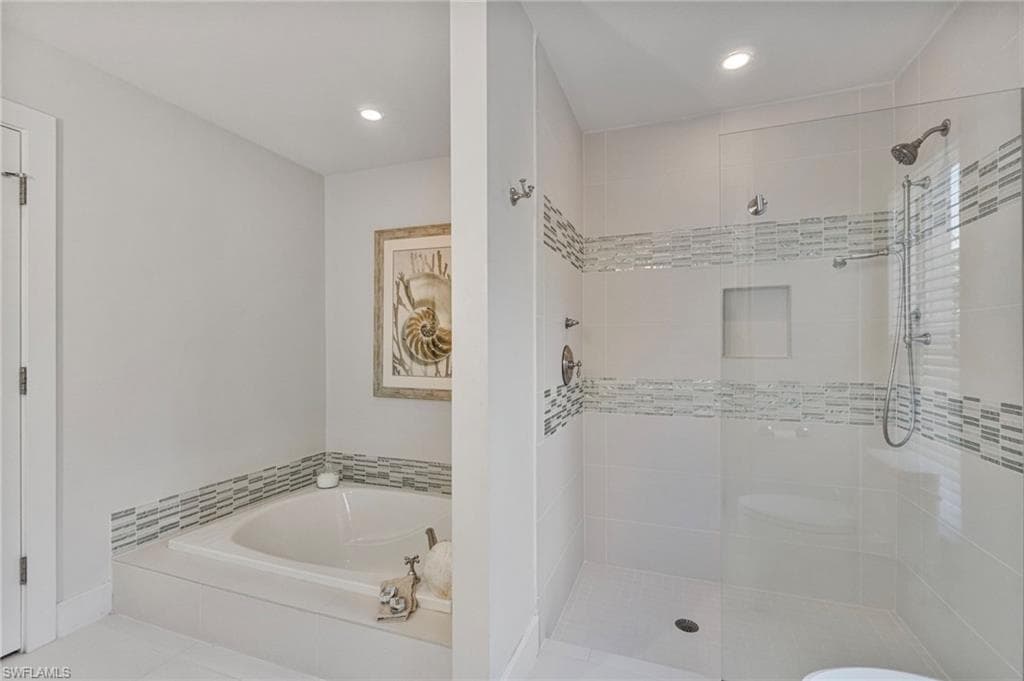 4467 Silver Fox Dr, Naples, FL 34119-30